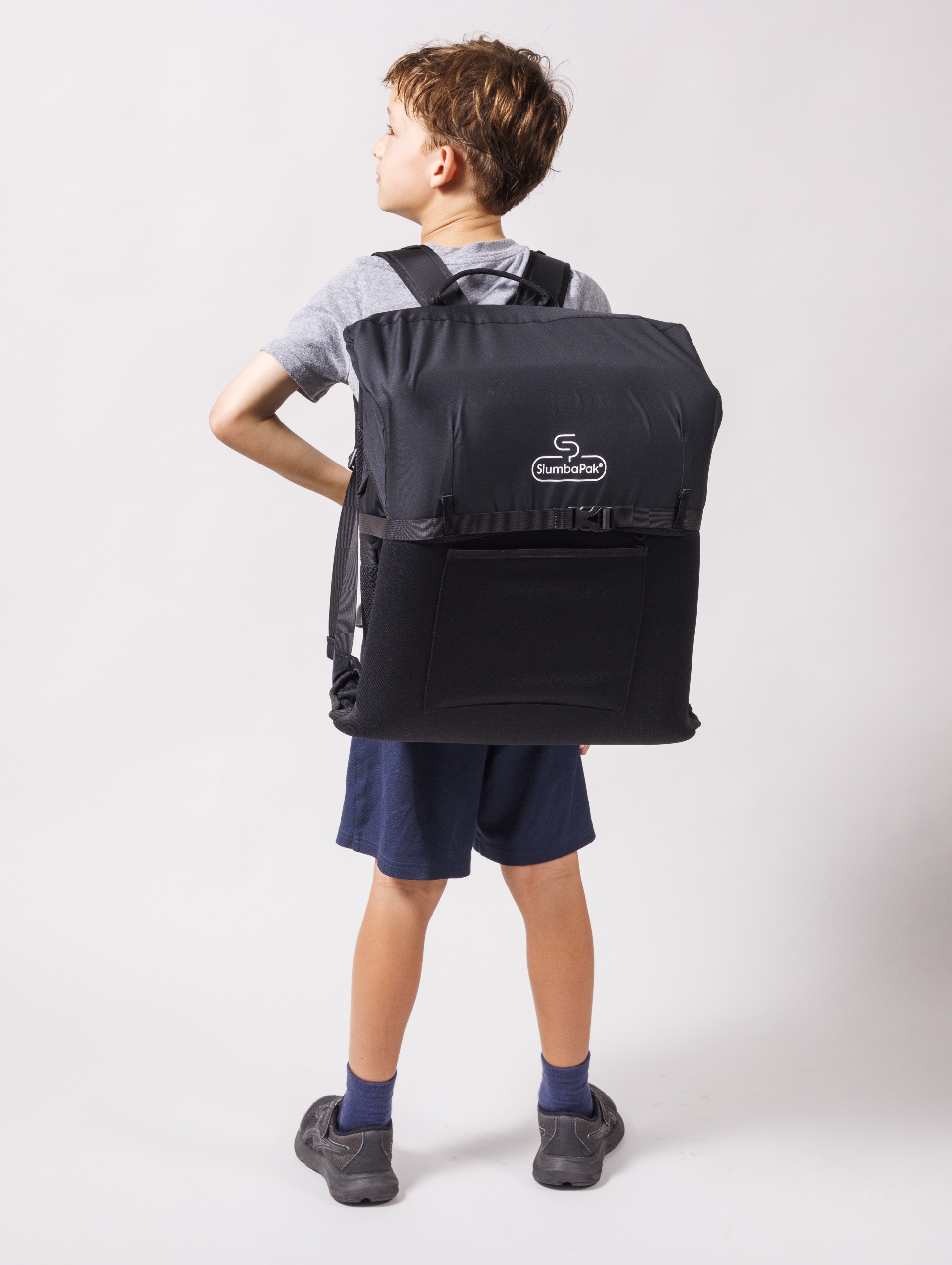 A child wears Slumbapak in its backpack form